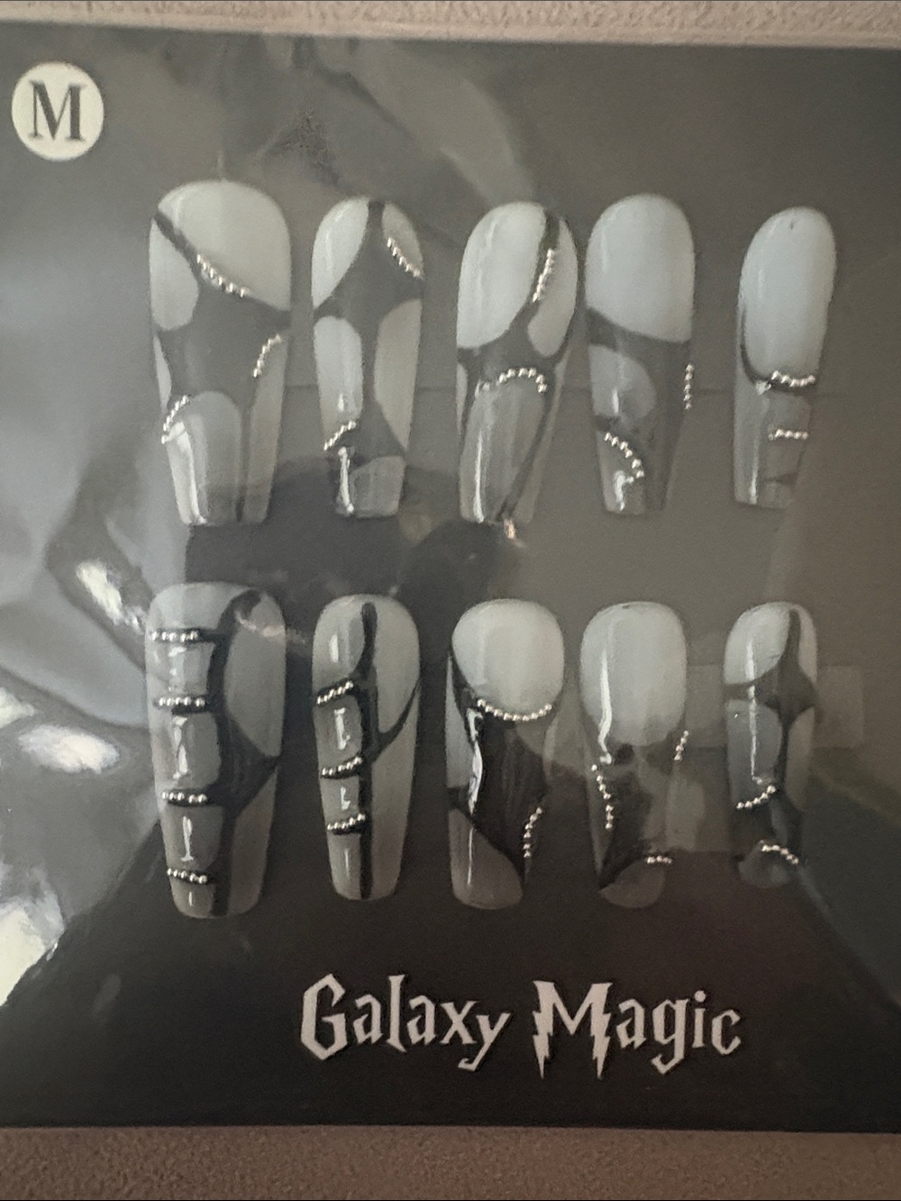 Black & White Press-On Nail Set size Medium